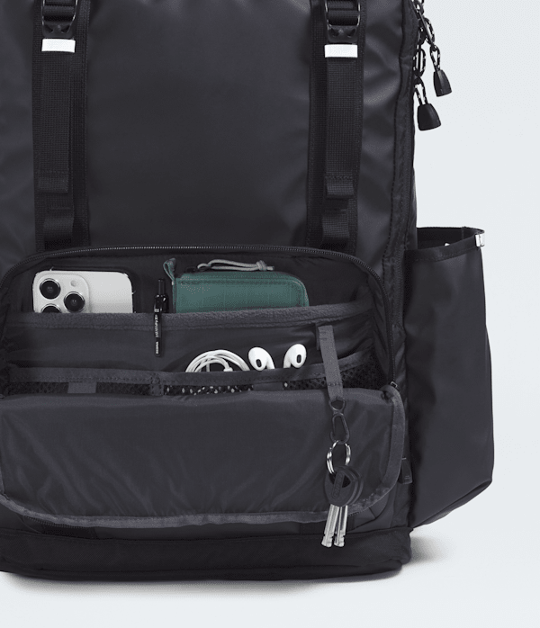 Base-Camp-Daypack-TNF-ALT1.png