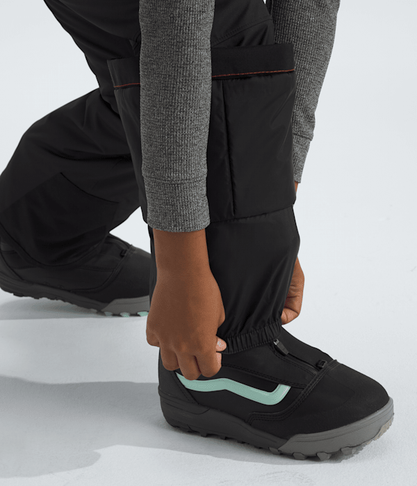 Girls-Freedom-Insulated-Pants-TNF-MODELALT1.png