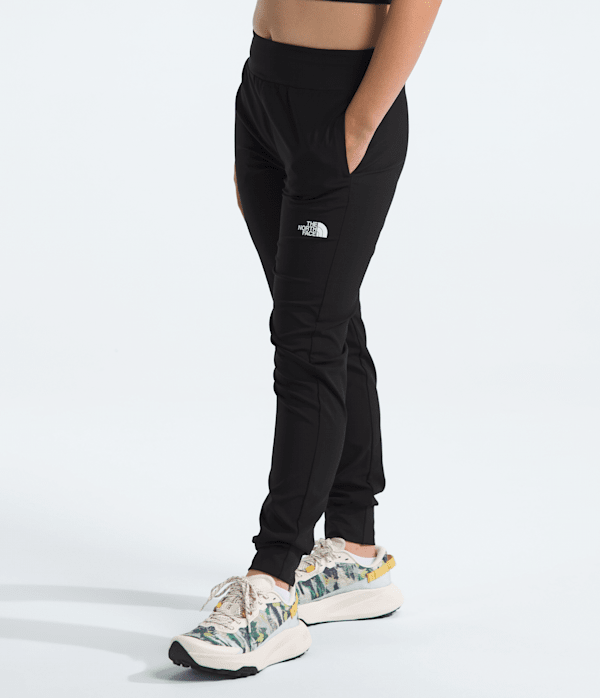 Girls-On-The-Trail-Pants-TNF-TNF-Black-MODEL34.png