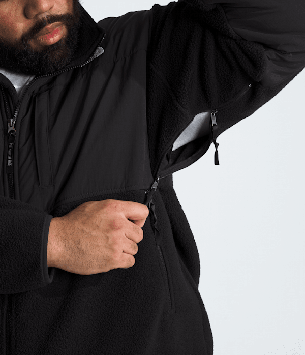 Mens-Big-Retro-Denali-Jacket-TNF-MODELALT2.png