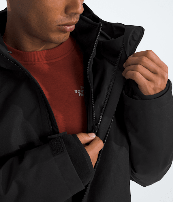 Mens-Quest-Triclimate-TNF-MODELCLOSE3.png