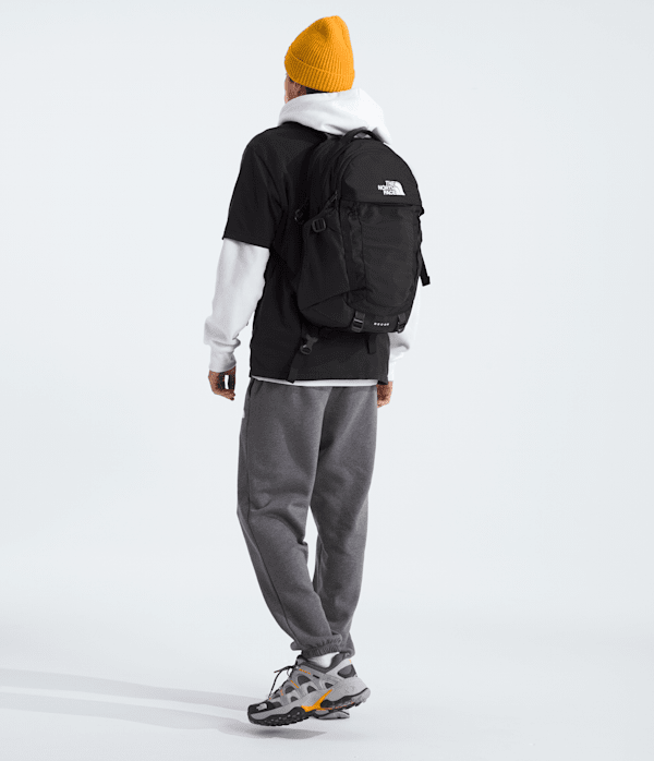Recon-Backpack-TNF-MODELBACK.png