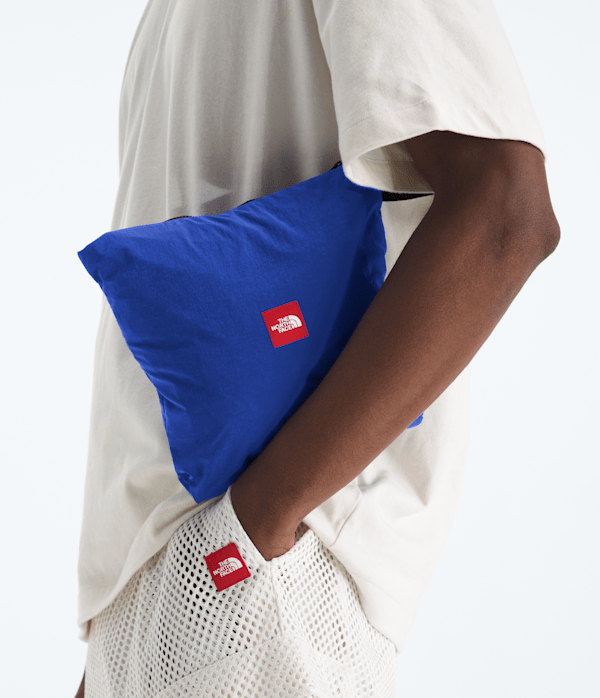 TNF-Red-Box-Taslan-Jacket-TNF-ALT1.png