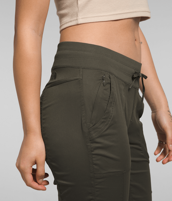 Womens-Aphrodite-20-Pants-TNF-MODEL34.png