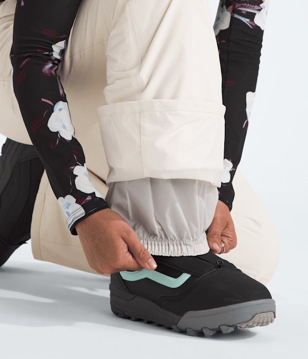 Womens-Freedom-Insulated-Pants-TNF-MODELALT1.png