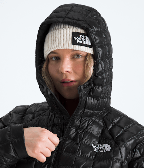 Womens-Plus-THERMOBALL-Hooded-Parka-TNF-MODELHOOD2.png
