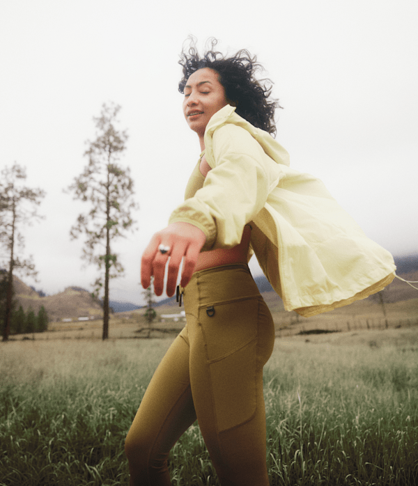 Womens-Ridgelite-FUTUREFLEECE-Wind-Jacket-TNF-Lemon-MistPear-HERO.png