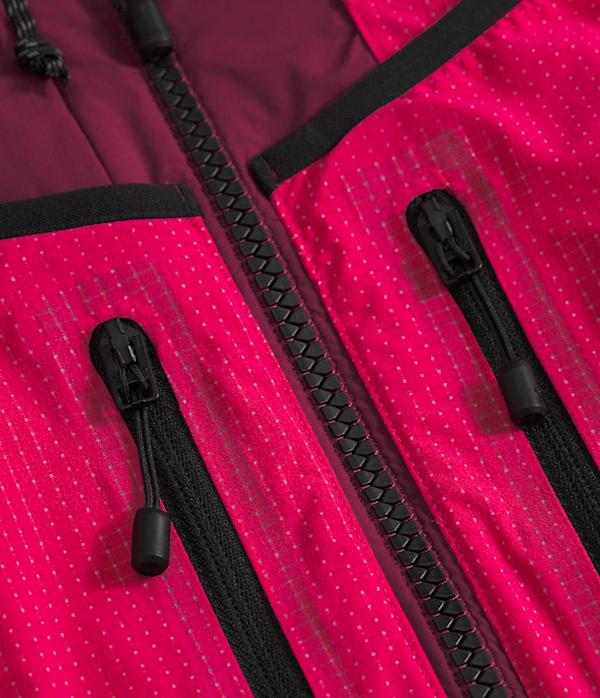 Womens-Summit-Series-AMK-Vest-TNF-DETAIL4.png