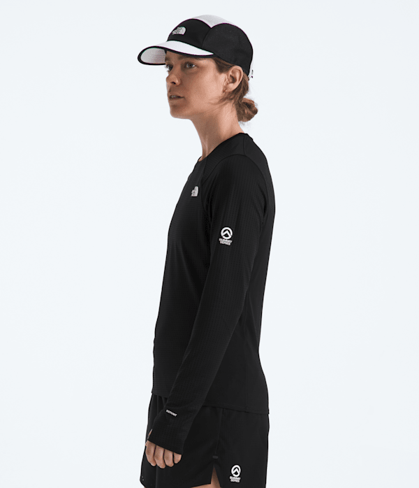 Womens-Summit-Series-Altimetro-LT-Crew-TNF-MODEL34.png