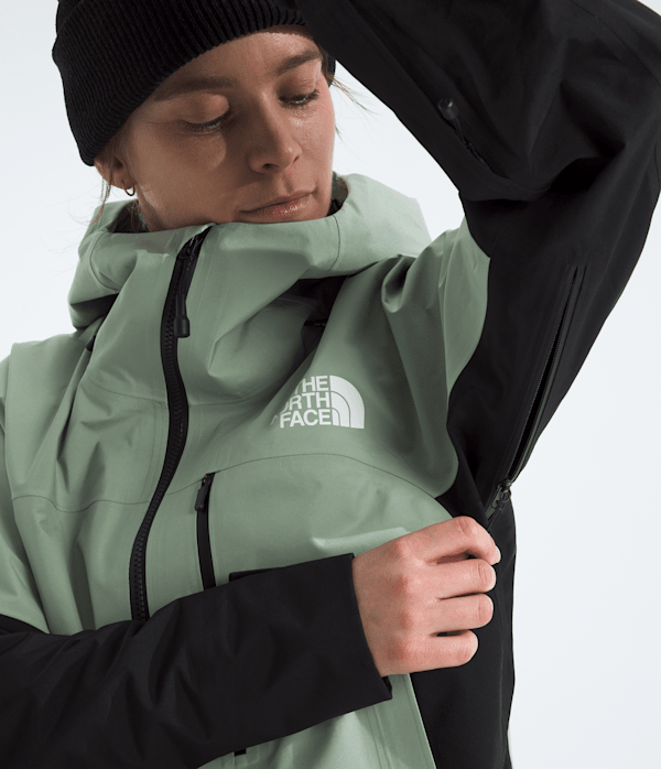 Womens-Summit-Series-Eastwall-GORETEX-Jacket-TNF-MODELALT2.png