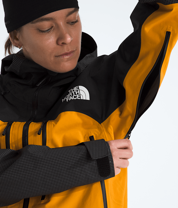 Womens-Summit-Series-Mountain-GORETEX-Pro-Jacket-TNF-MODELALT2.png