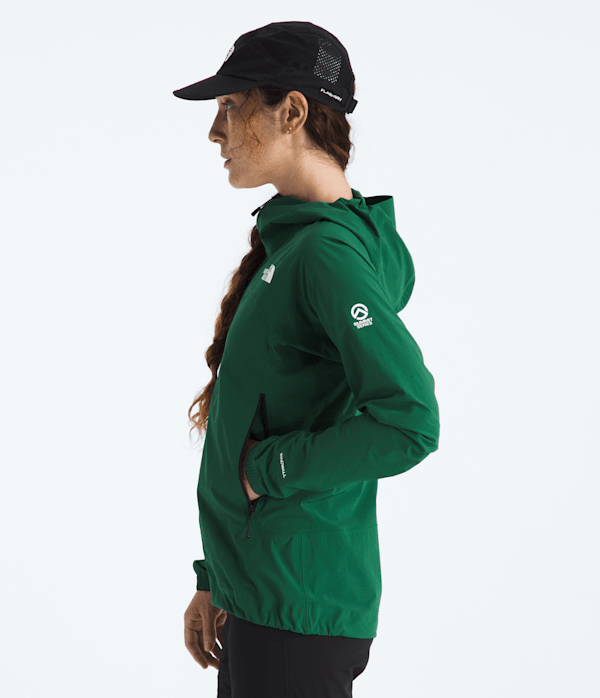 Womens-Summit-Series-Off-Width-Jacket-TNF-MODEL34.png