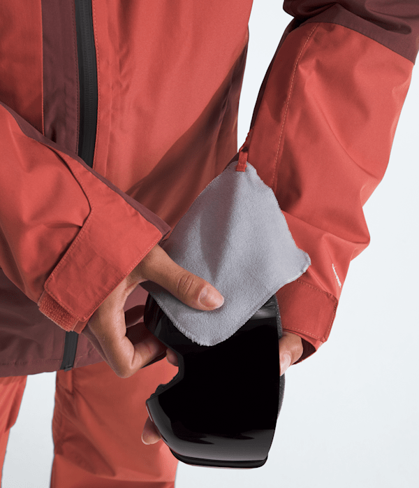 Womens-THERMOBALL-Snow-Triclimate-Jacket-TNF-ALT2.png